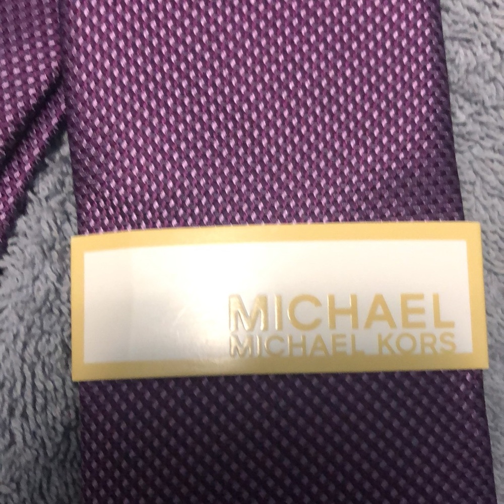 Tie - Picture 2 of 4